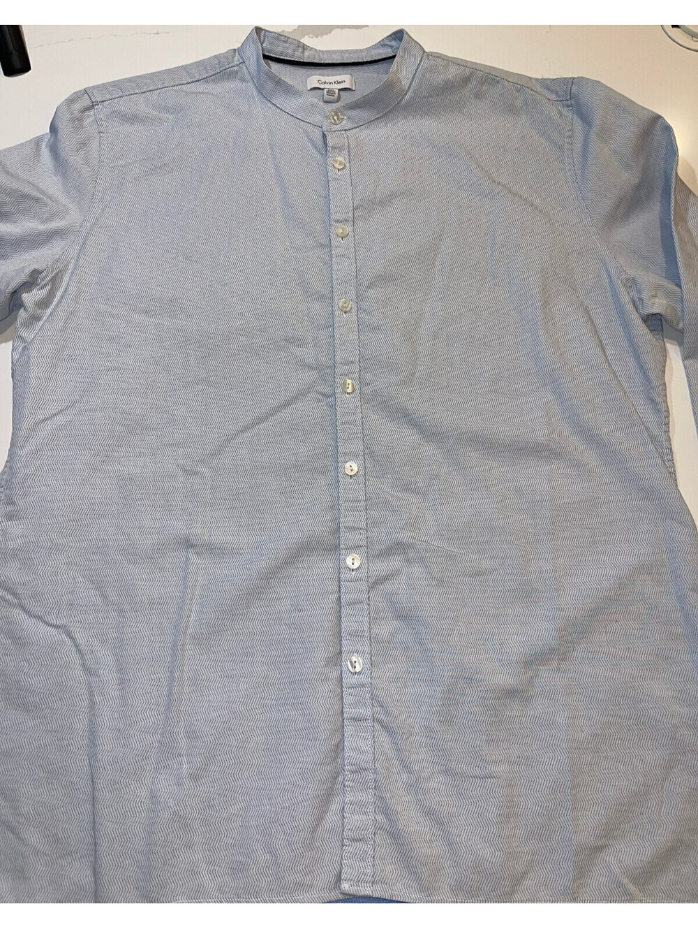 DESIGNER CALVIN KLEIN BODY FIT CHEVERON DESIGN BLUE BUTTON DOWN SHIRT X-LARGE